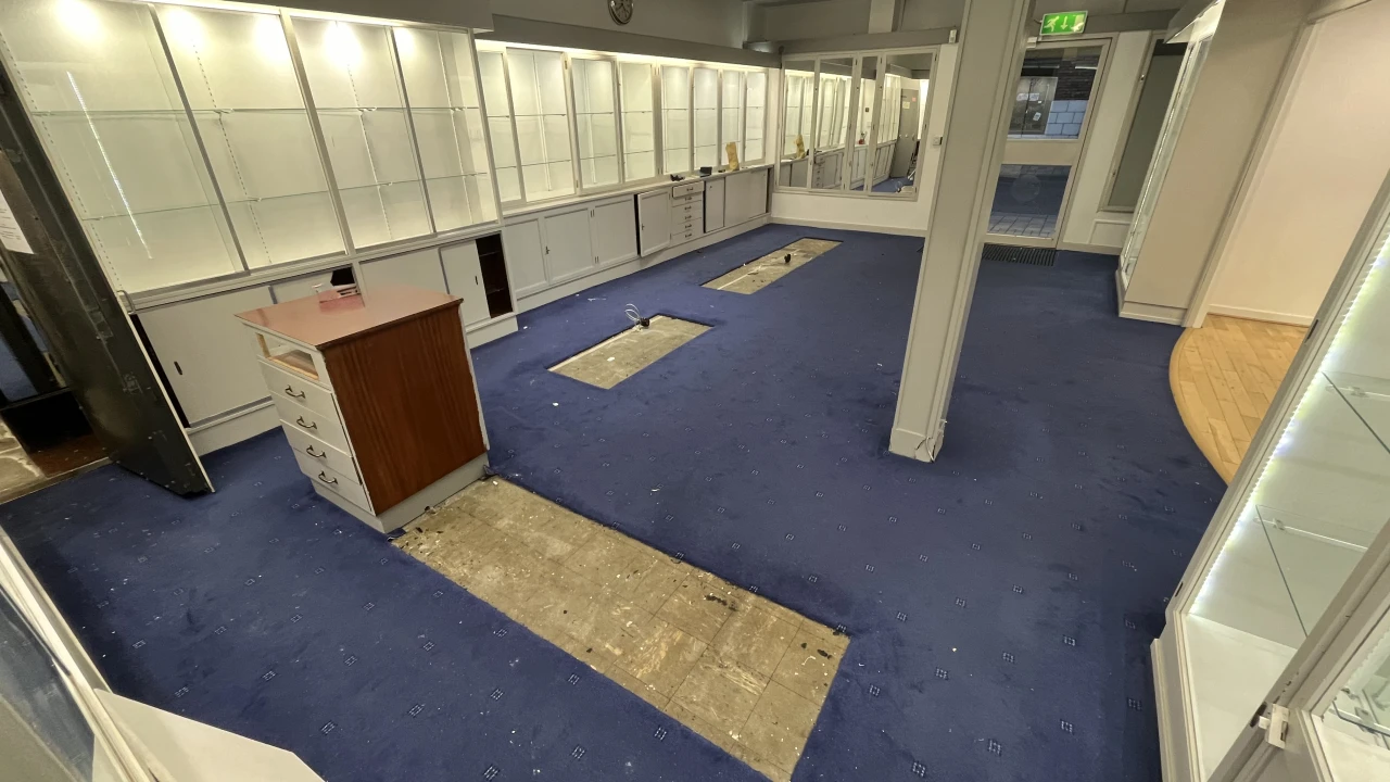 
                        img_6180.jpg, Belfast, BT1 1RB