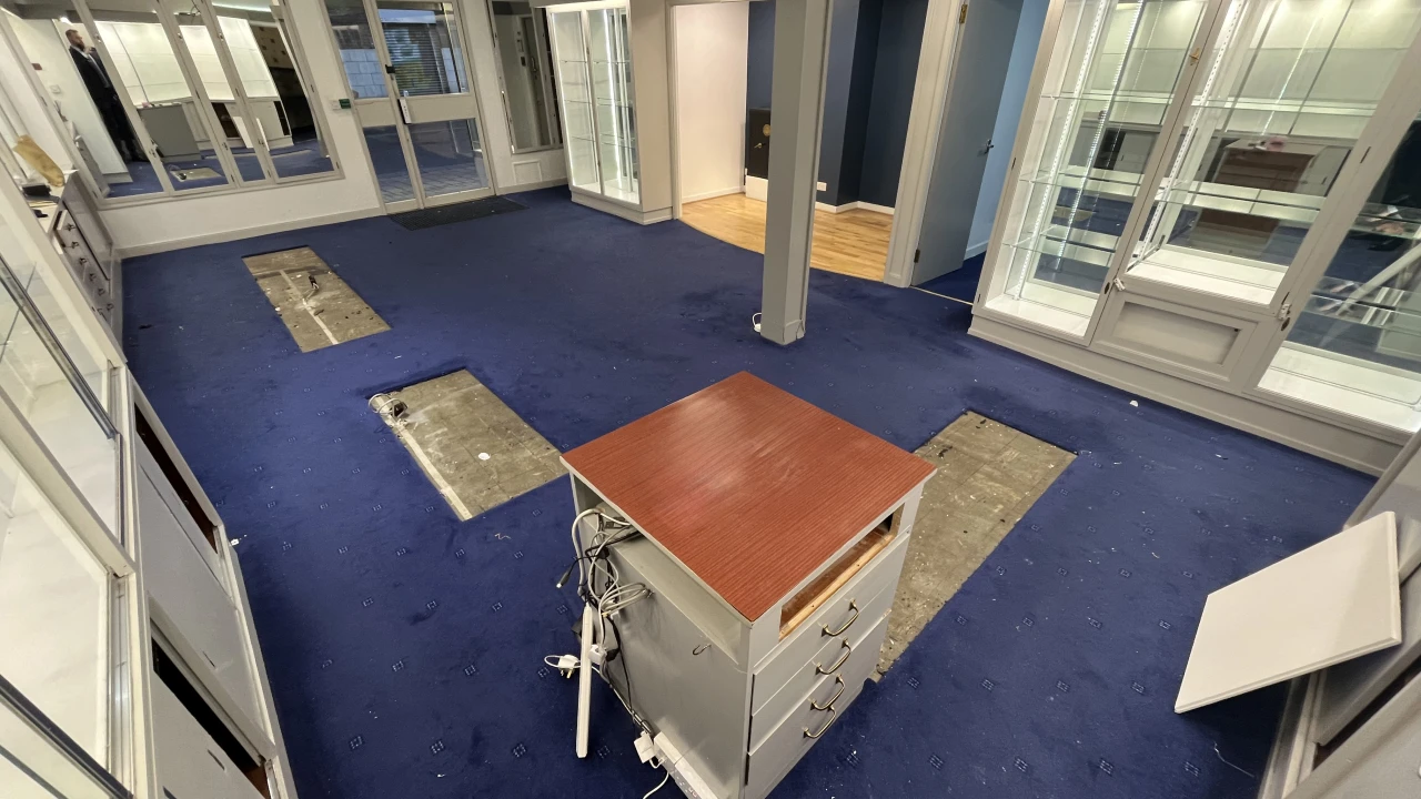 
                        img_6182.jpg, Belfast, BT1 1RB