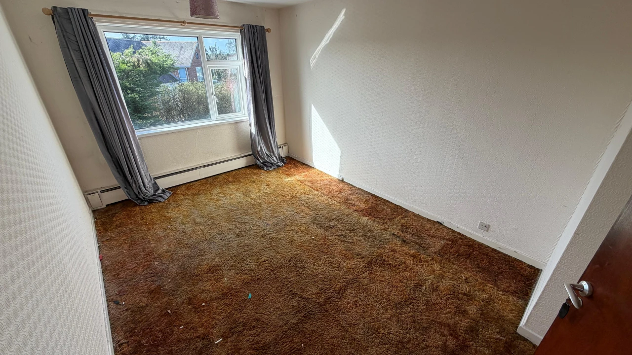 
                        1.jpeg, Belfast, BT8 8DW