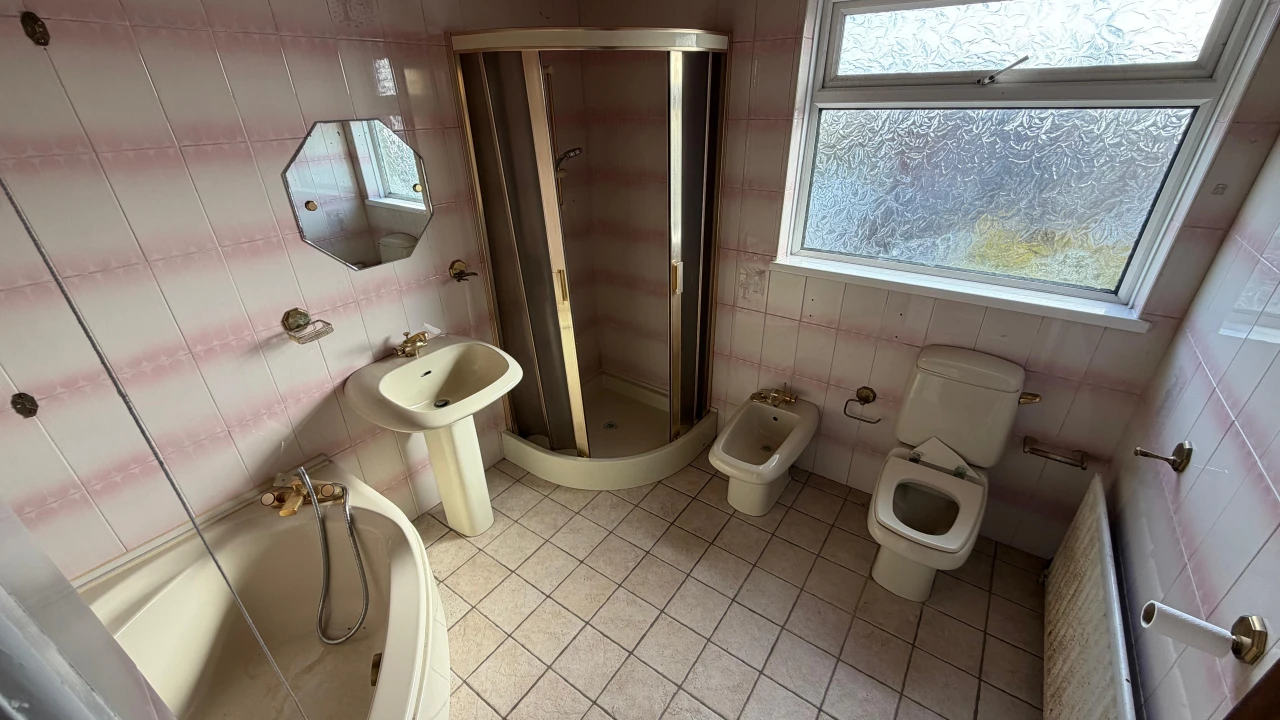 
                        11.jpeg, Belfast, BT8 8DW