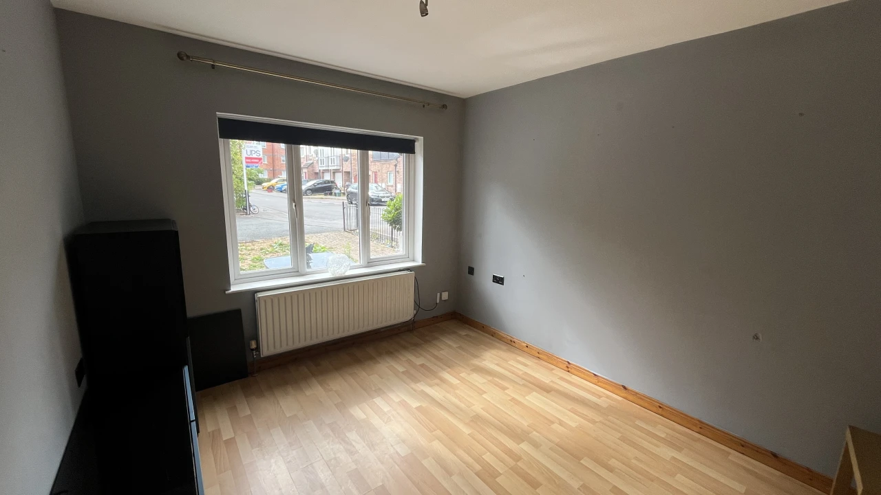 
                        1.jpeg, Belfast, BT6 9AP