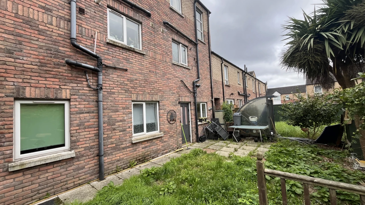 
                        6.jpeg, Belfast, BT6 9AP