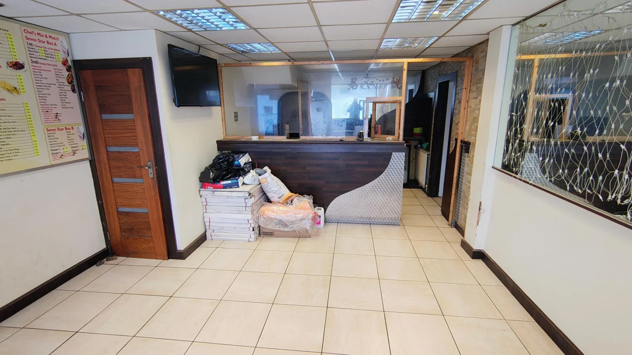 
                        2.jpg, Belfast, BT4 2AA