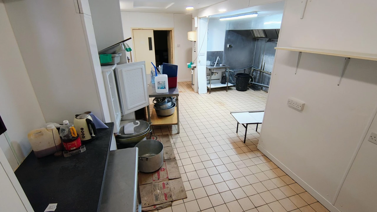 
                        5.jpg, Belfast, BT4 2AA