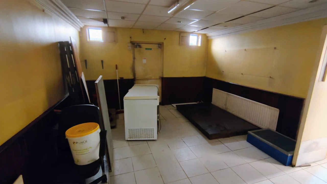 
                        6.jpg, Belfast, BT4 2AA