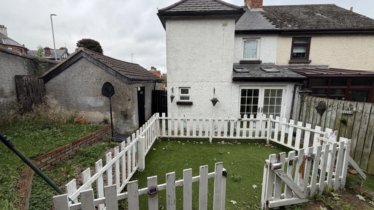
                        12.jpeg, Belfast, BT11 8FY