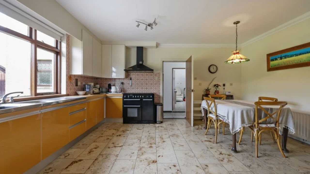 
                        736-saintfield-road--32.jpg, Belfast, BT8 8AT