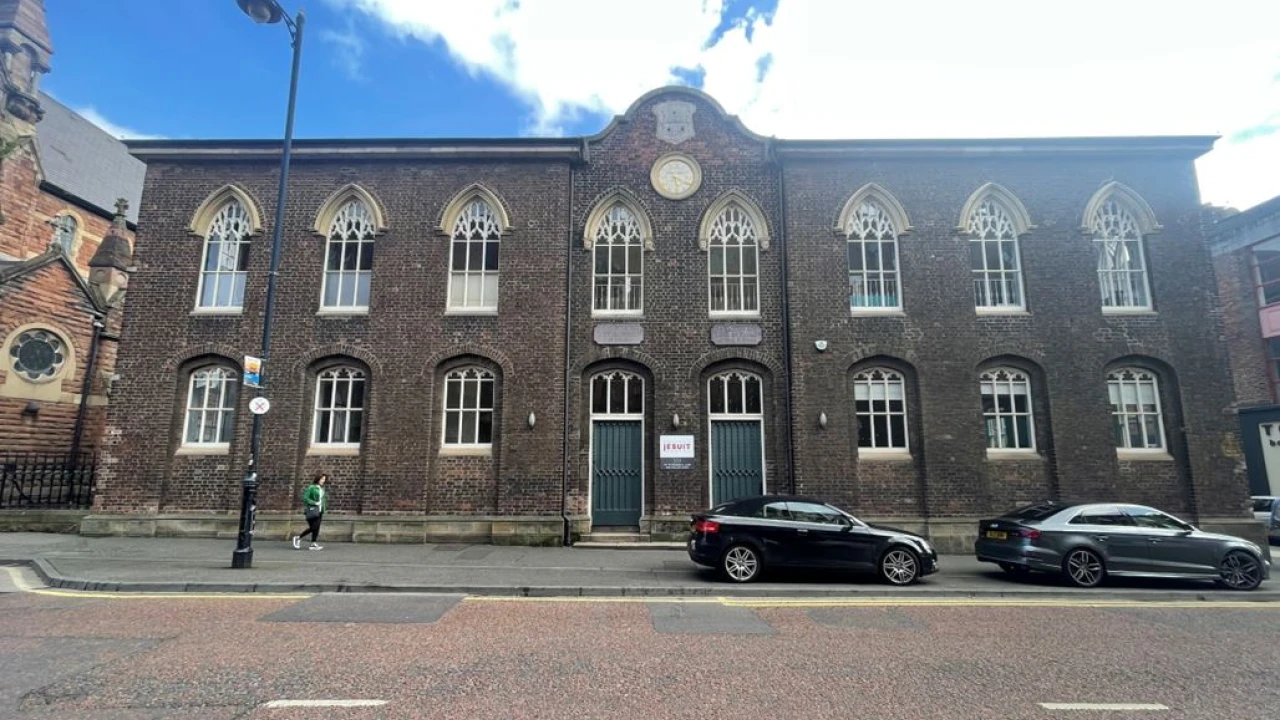 
                        capture.JPG, Belfast, BT1 2FL