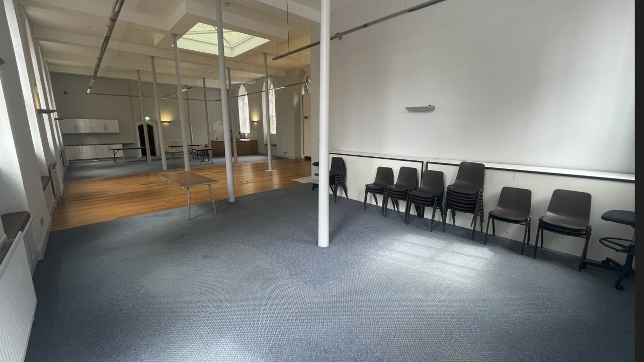 
                        photo1.jpg, Belfast, BT1 2FL