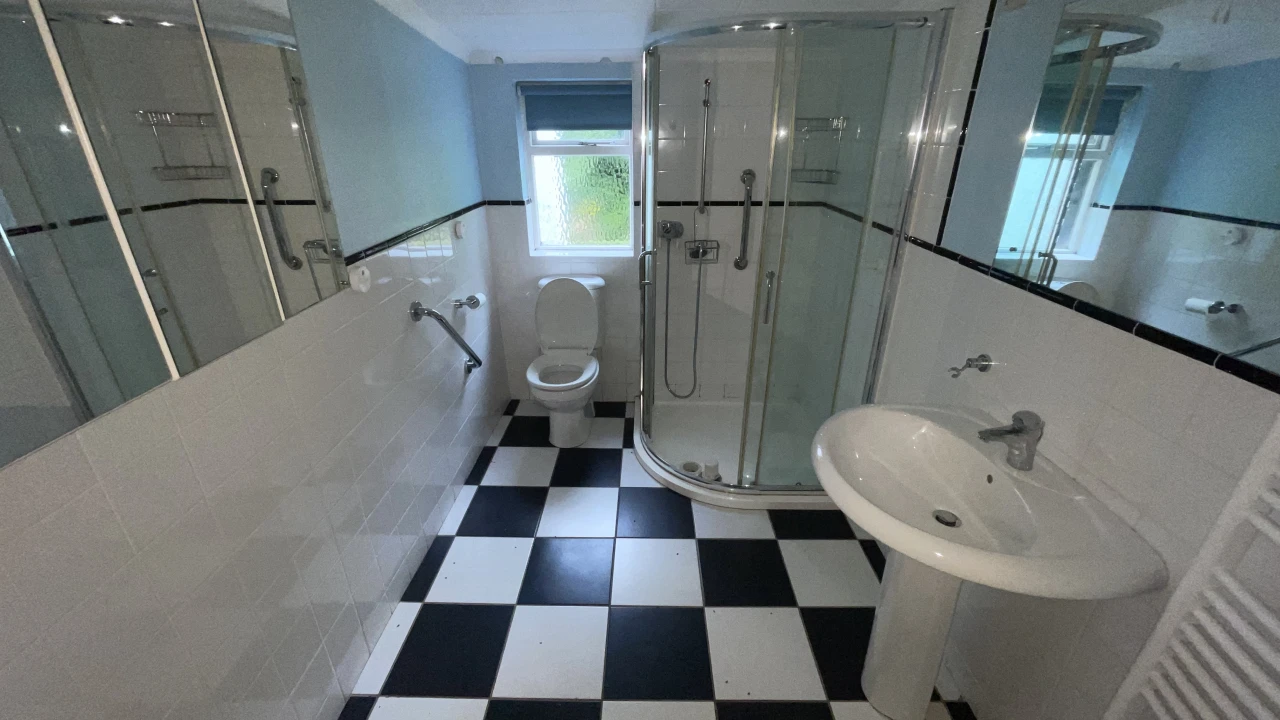 
                        img_5279.jpg, Crumlin, BT29 4BL