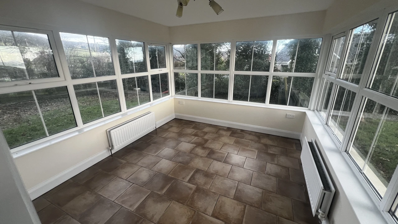 
                        img_1696.jpeg, Moville, F93 V4FP