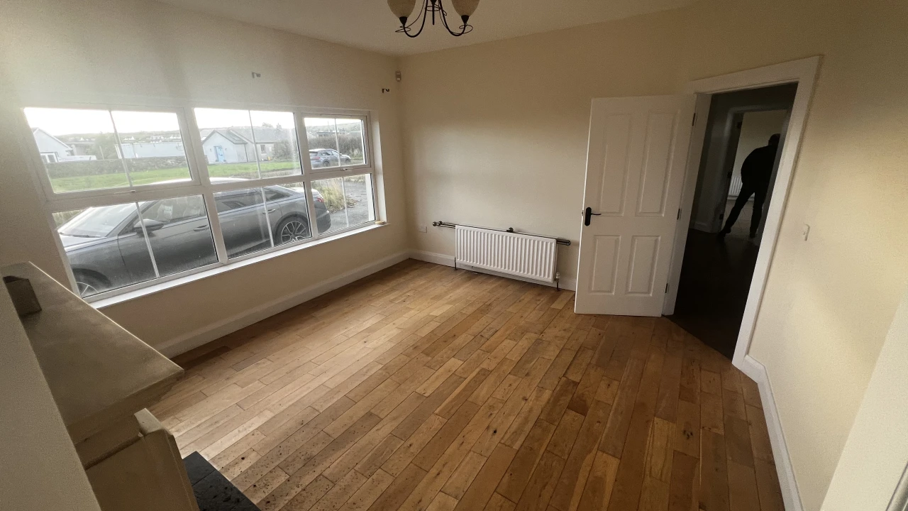 
                        img_1697.jpeg, Moville, F93 V4FP