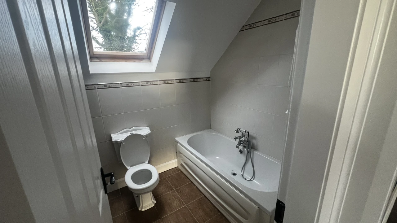 
                        img_1700.jpeg, Moville, F93 V4FP