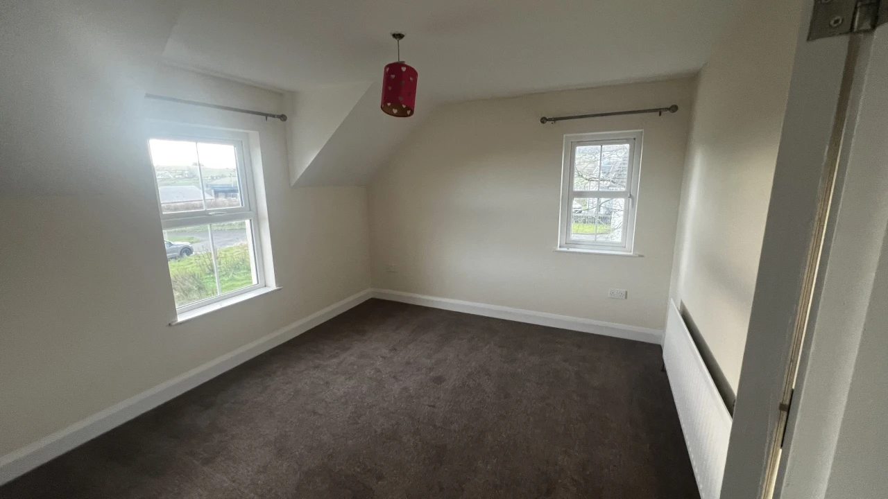 
                        img_1701.jpeg, Moville, F93 V4FP