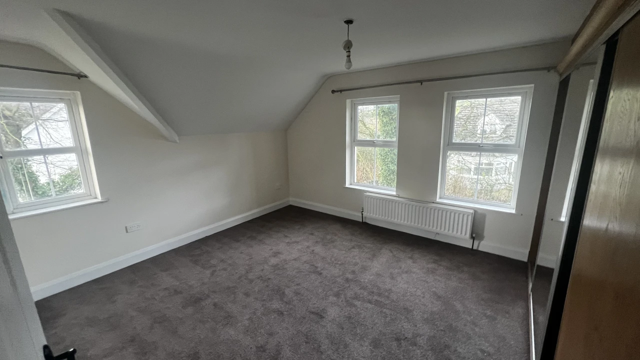 
                        img_1705.jpeg, Moville, F93 V4FP