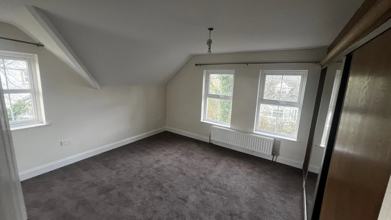 
                        img_1706.jpeg, Moville, F93 V4FP