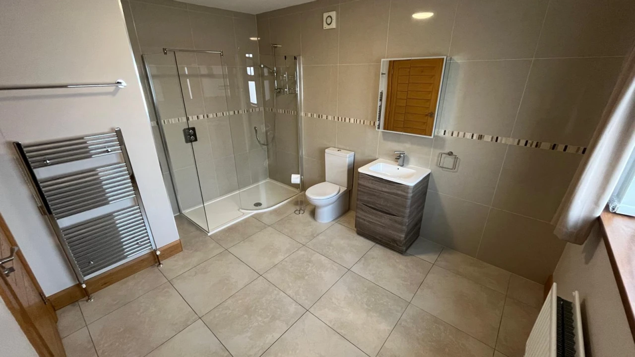 
                        img-20251110-wa0060.jpg, Belfast, BT15 5HL