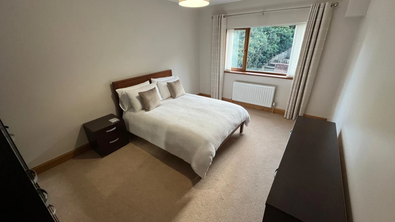 
                        img-20251110-wa0061.jpg, Belfast, BT15 5HL