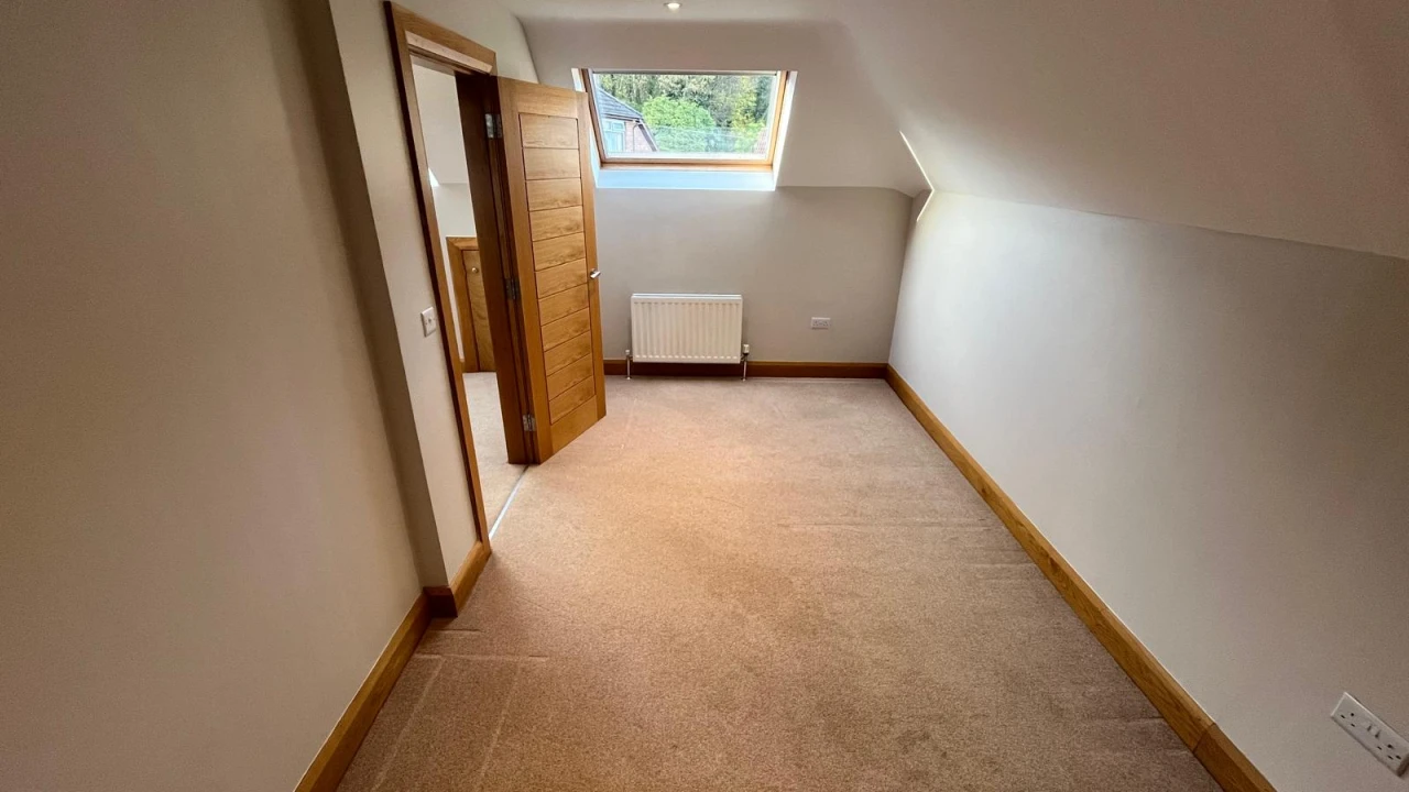 
                        img-20251110-wa0064.jpg, Belfast, BT15 5HL