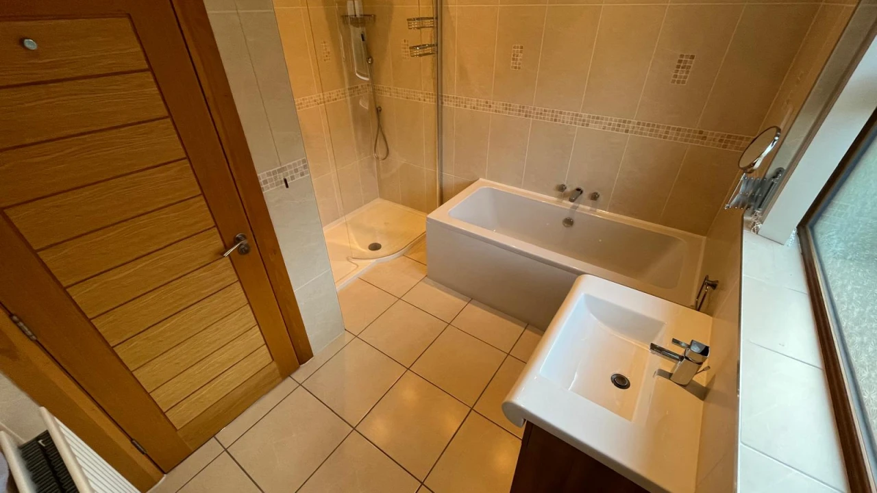 
                        img-20251110-wa0066.jpg, Belfast, BT15 5HL