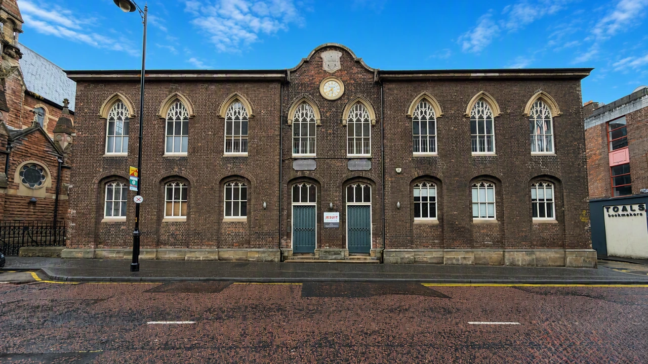 
                        front-1787235559.png, Belfast, BT1 2FL