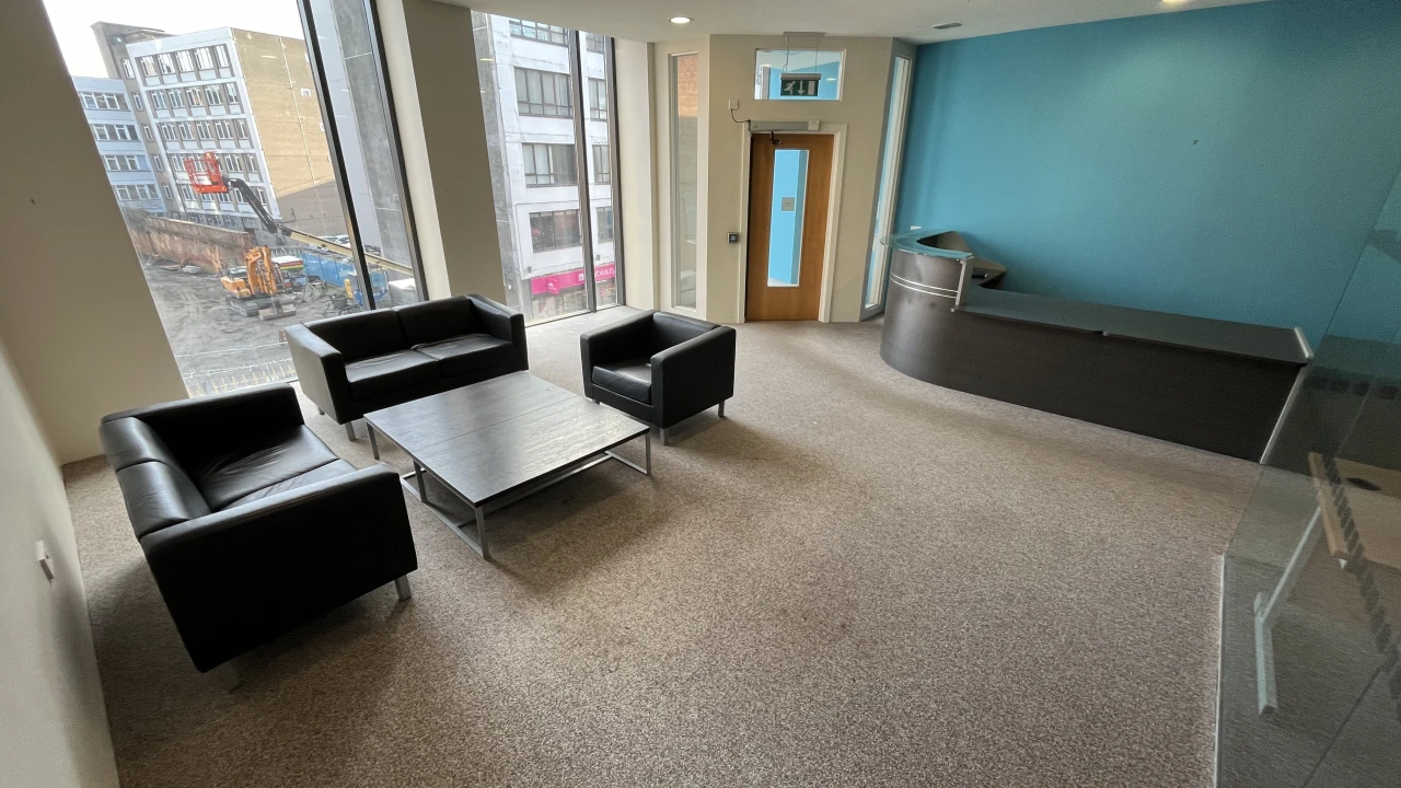 
                        img_6208.jpg, Belfast, BT1 6EA