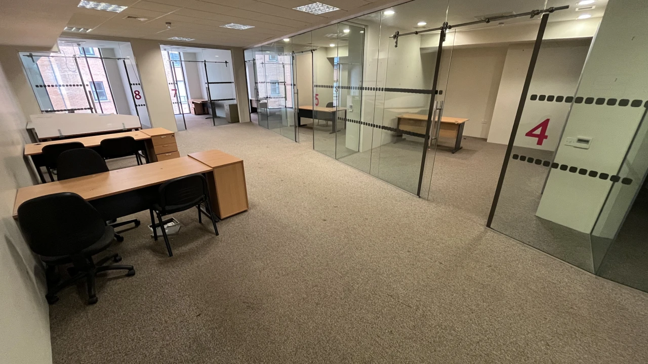 
                        img_6213.jpg, Belfast, BT1 6EA