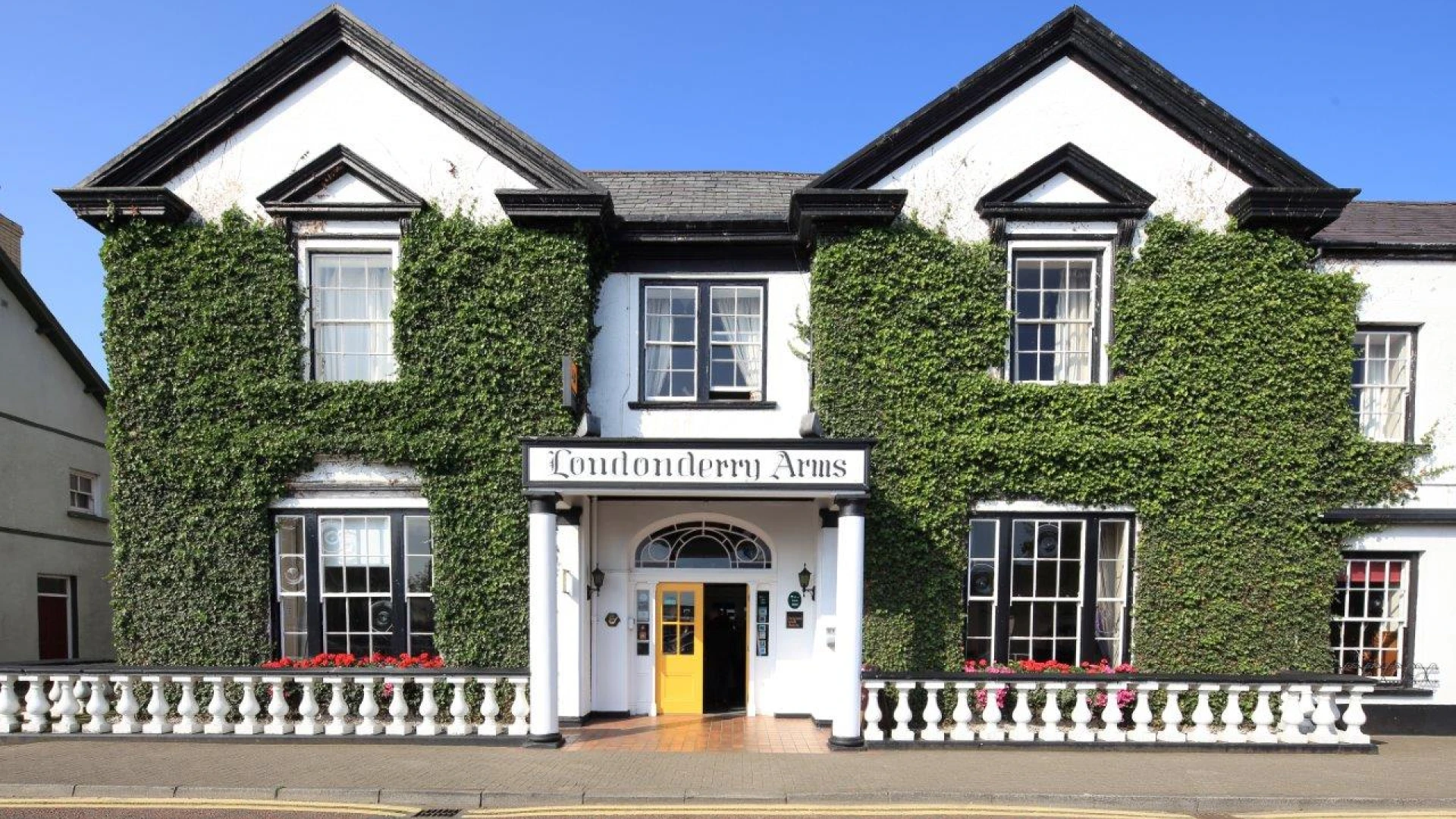Londonderry Arms, 20 Harbour Road
